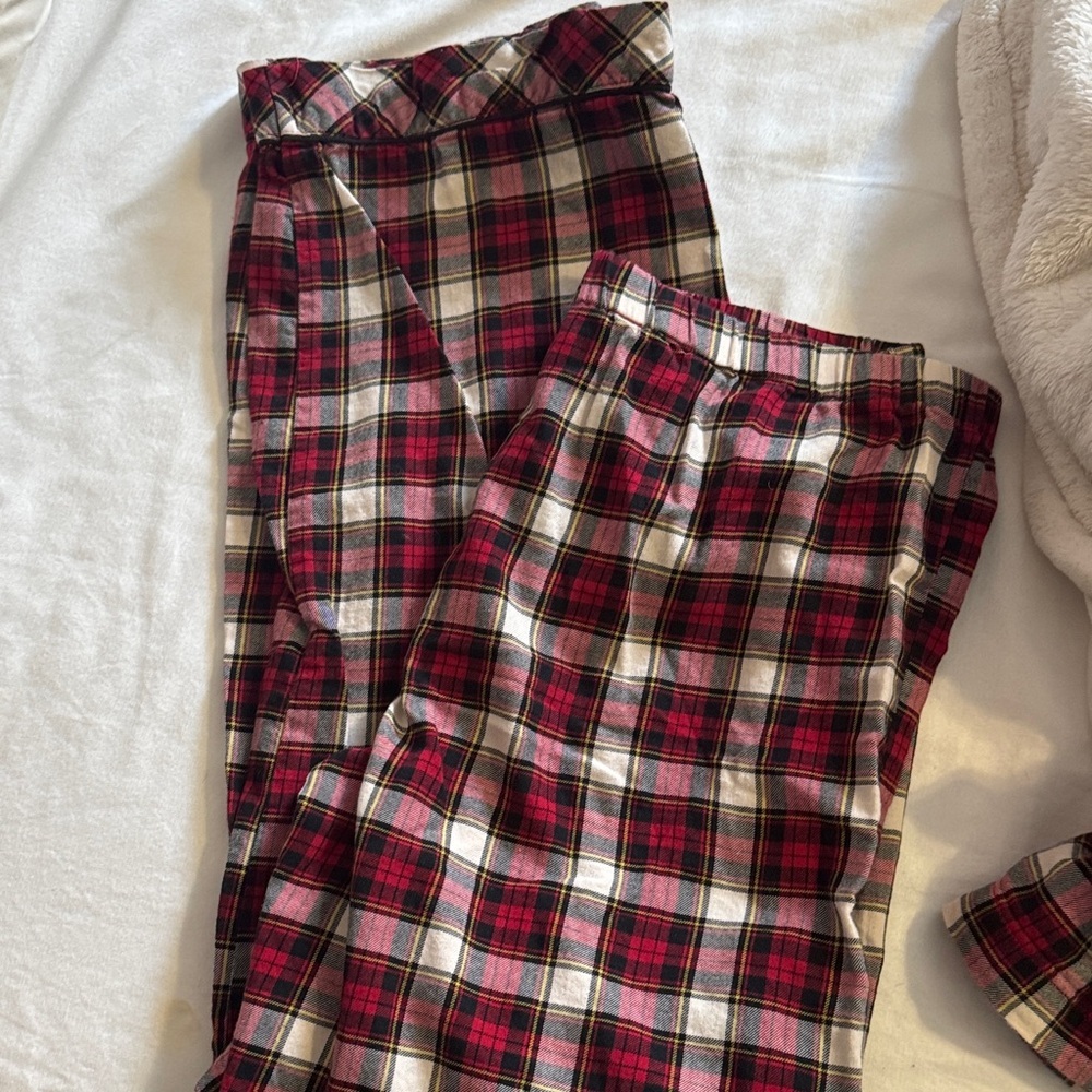 Chaps Women's Red and Black Plaid Pajama Set - Picture 5 of 5